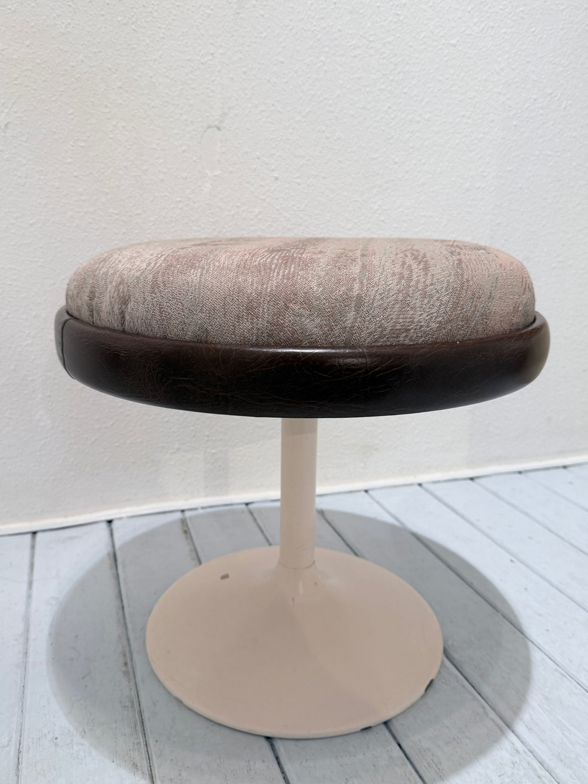 Vintage kruk in Joe Colombo-stijl