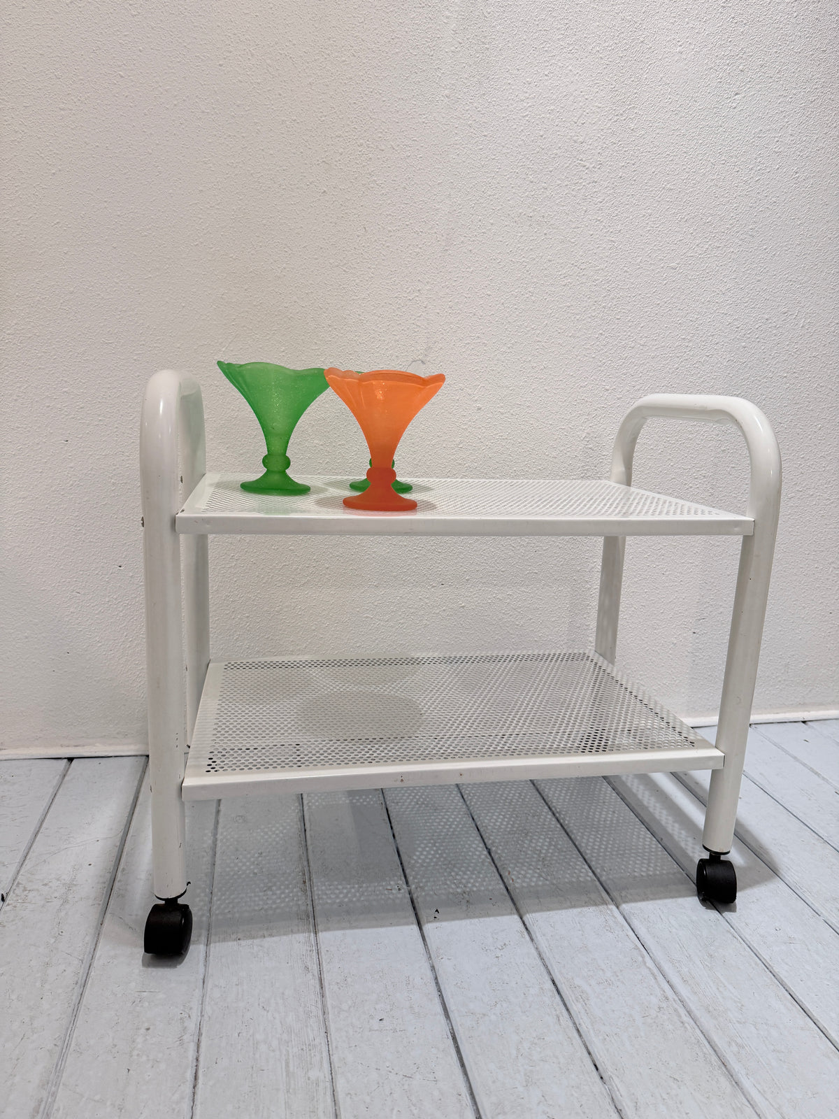 Vintage metalen trolley – wit