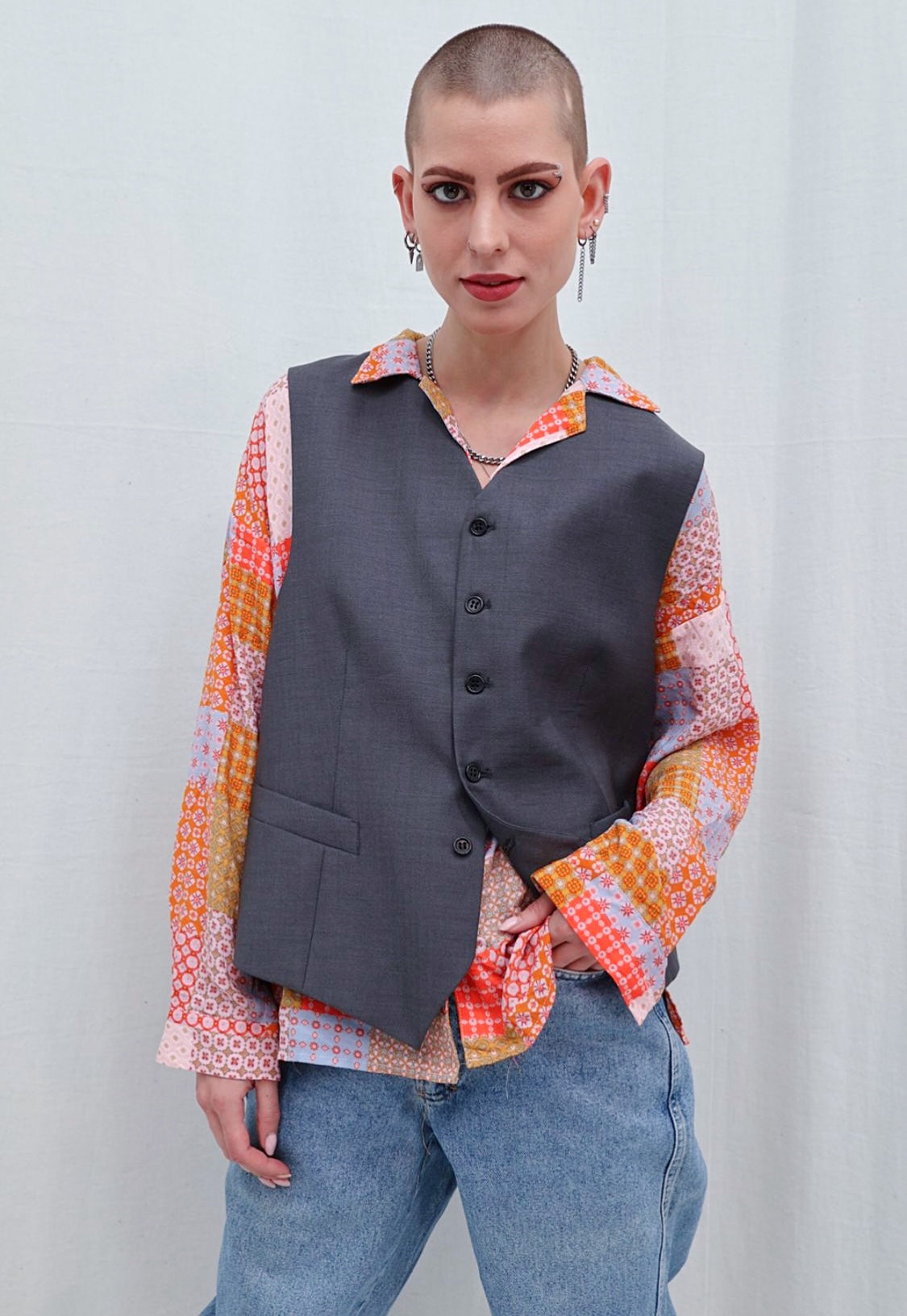 Stoer en vrouwelijk ontmoet kleurrijke styling.