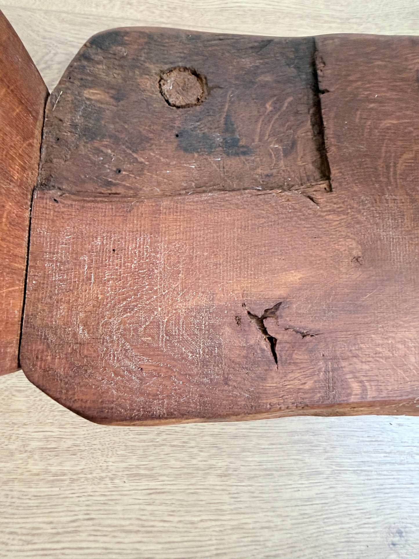 Vintage Brutalistische Sculpturale Kruk / Stoel – Massief Eiken (Wabi-Sabi, Jaren 70)