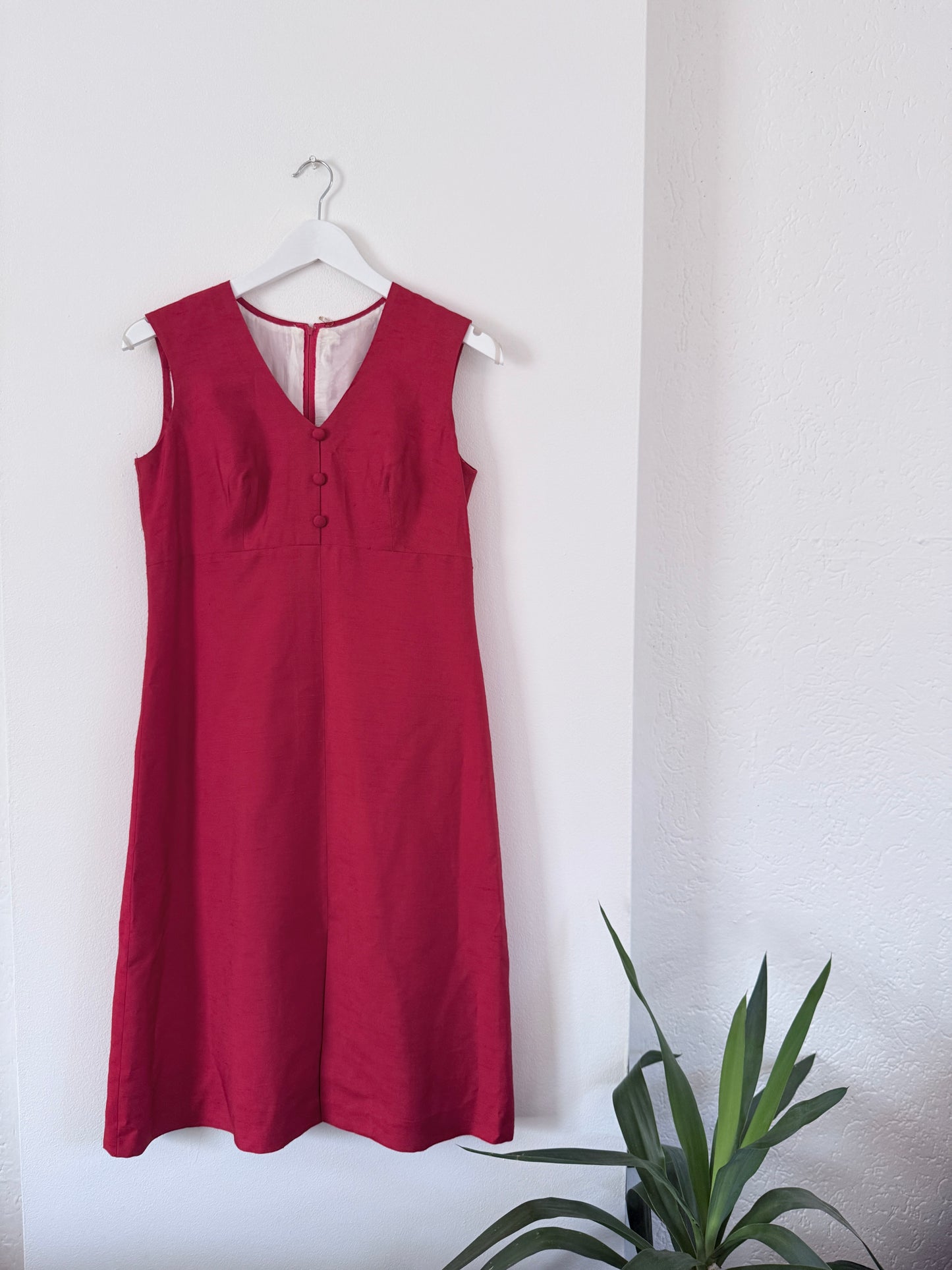 Vintage jaren 70 linnen jurk – Dieprood | Midi jurk met knoopdetail