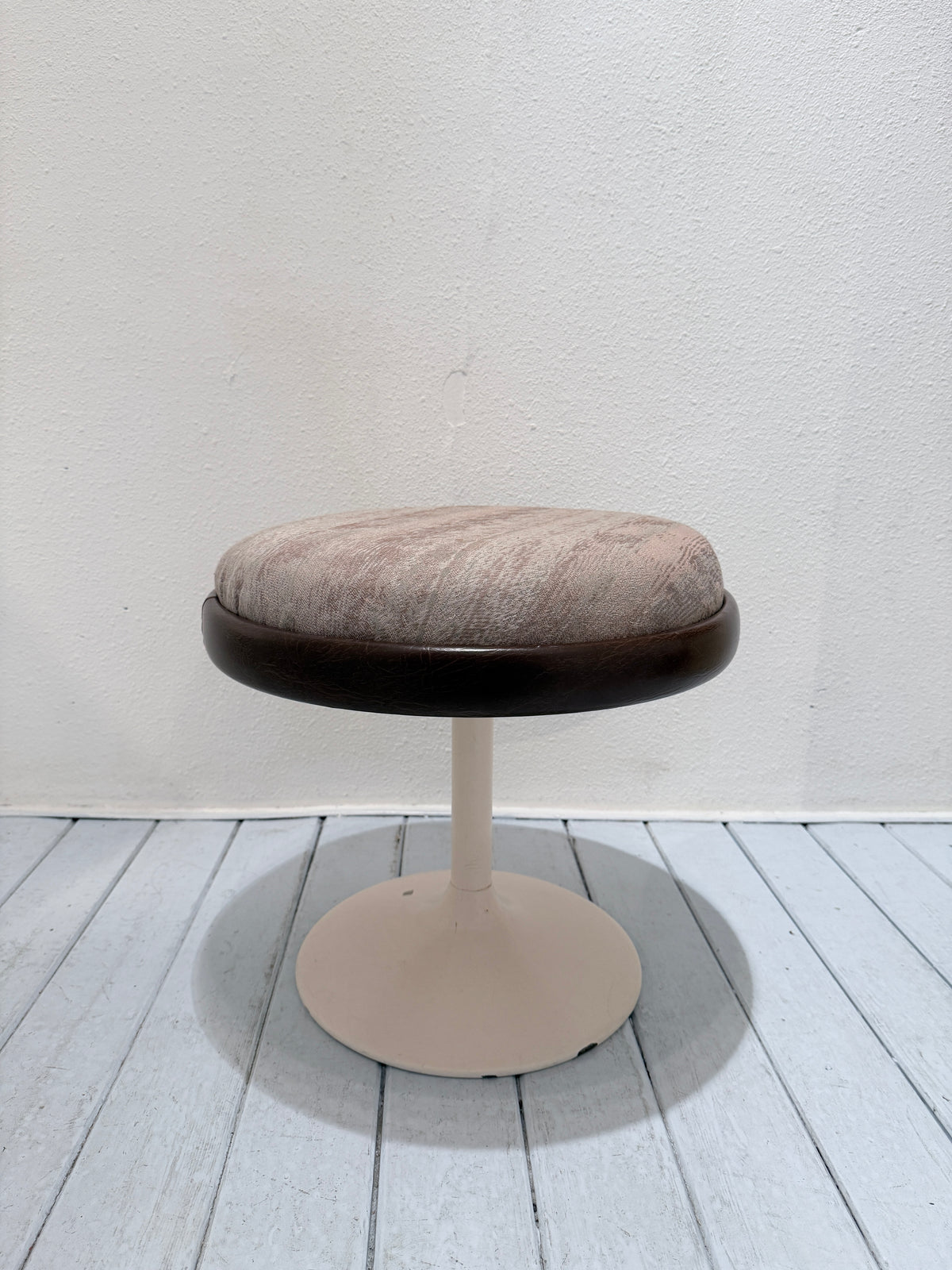 Vintage kruk in Joe Colombo-stijl