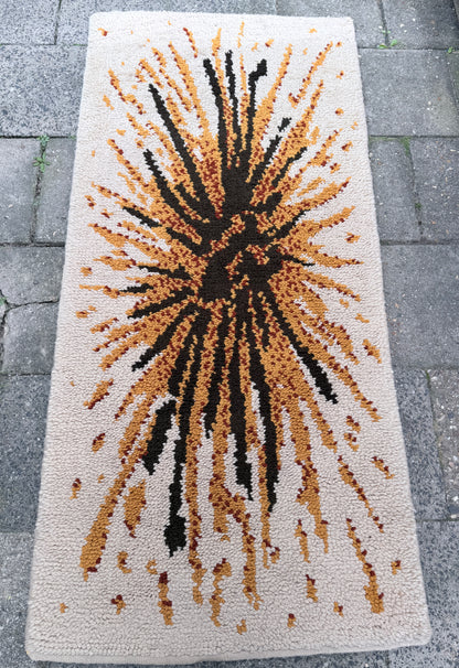 Vintage jaren 70 vloerkleed – grafisch sunburst dessin