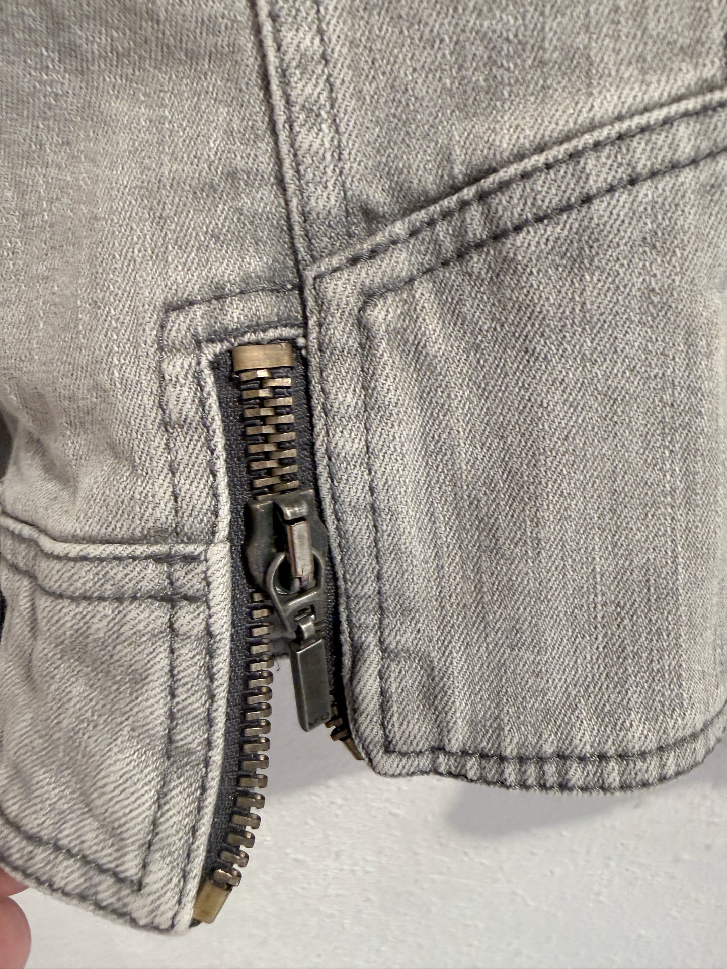Archive McQ Alexander McQueen Grey Denim Jacket | Vintage Grijs Spijkerjasje met Ritsdetails - Maat S / IT 40