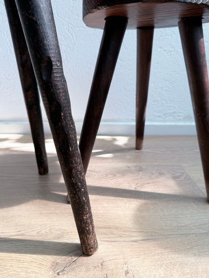 Set van 2 Vintage Brutalistische Driepootkrukken / Tabourets