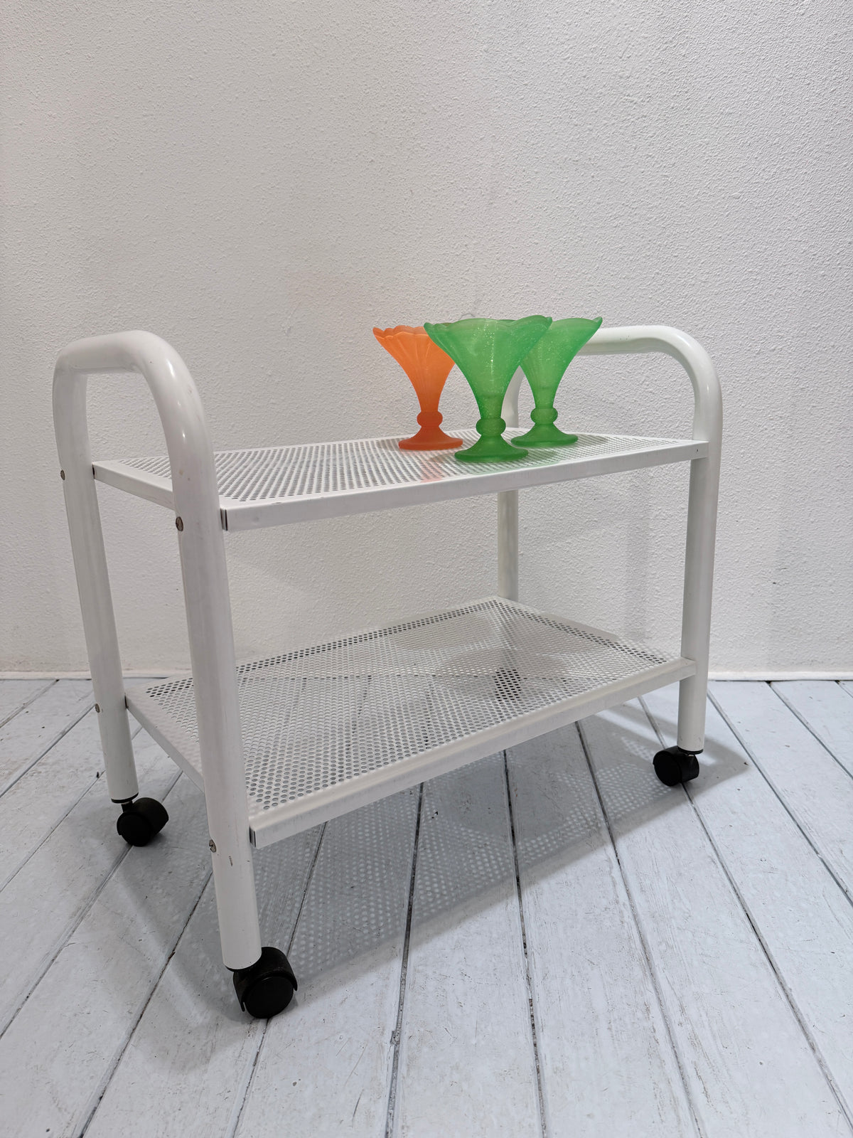Vintage metalen trolley – wit