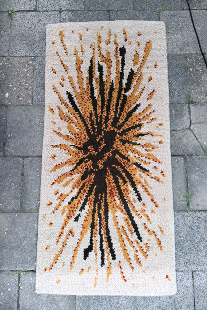 Vintage jaren 70 vloerkleed – grafisch sunburst dessin