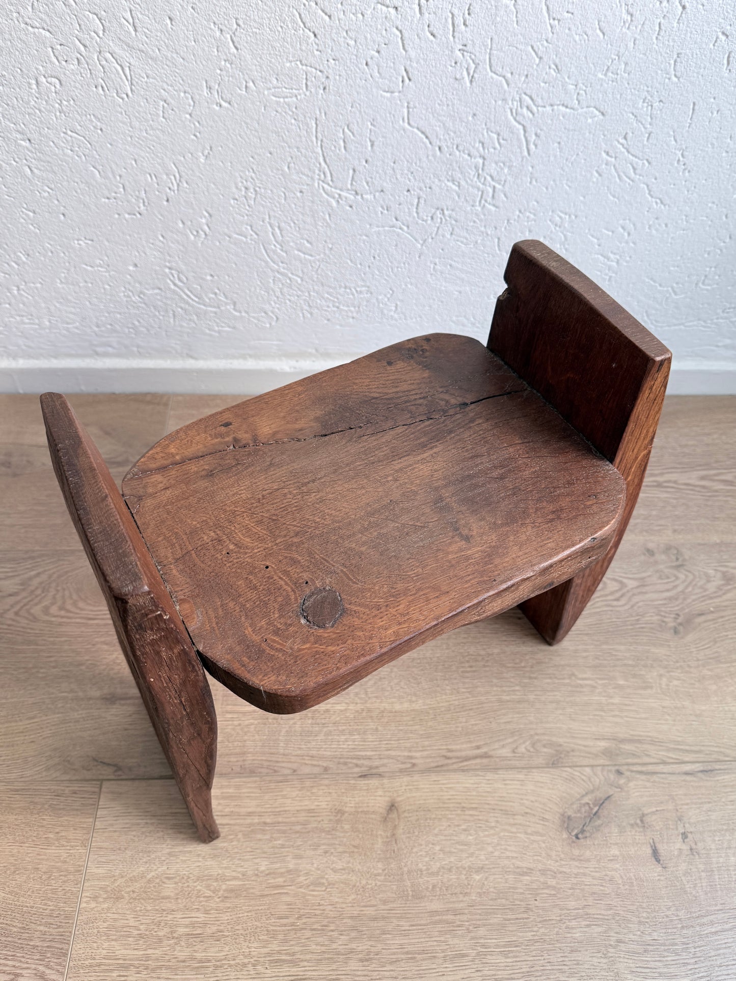 Vintage Brutalistische Sculpturale Kruk / Stoel – Massief Eiken (Wabi-Sabi, Jaren 70)