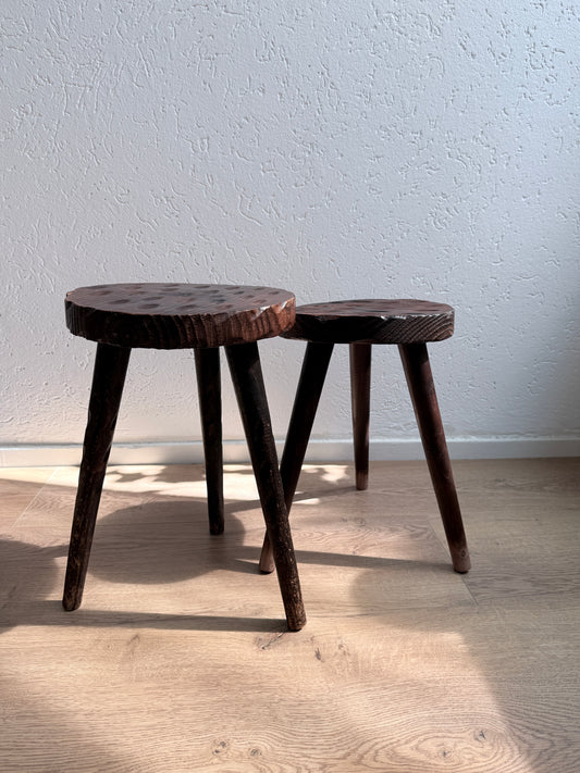 Set van 2 Vintage Brutalistische Driepootkrukken / Tabourets