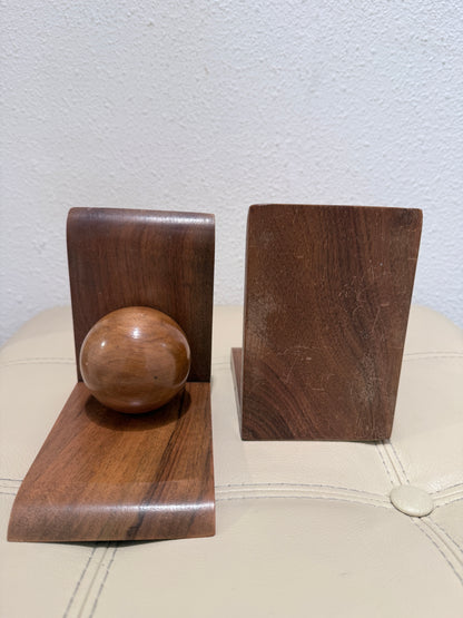 Vintage houten boekensteunen met houten bollen – set van 2