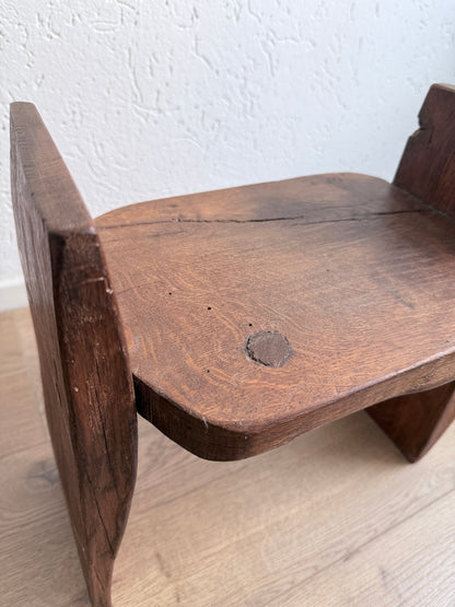 Vintage Brutalistische Sculpturale Kruk / Stoel – Massief Eiken (Wabi-Sabi, Jaren 70)