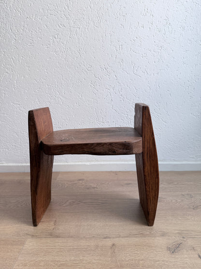 Vintage Brutalistische Sculpturale Kruk / Stoel – Massief Eiken (Wabi-Sabi, Jaren 70)