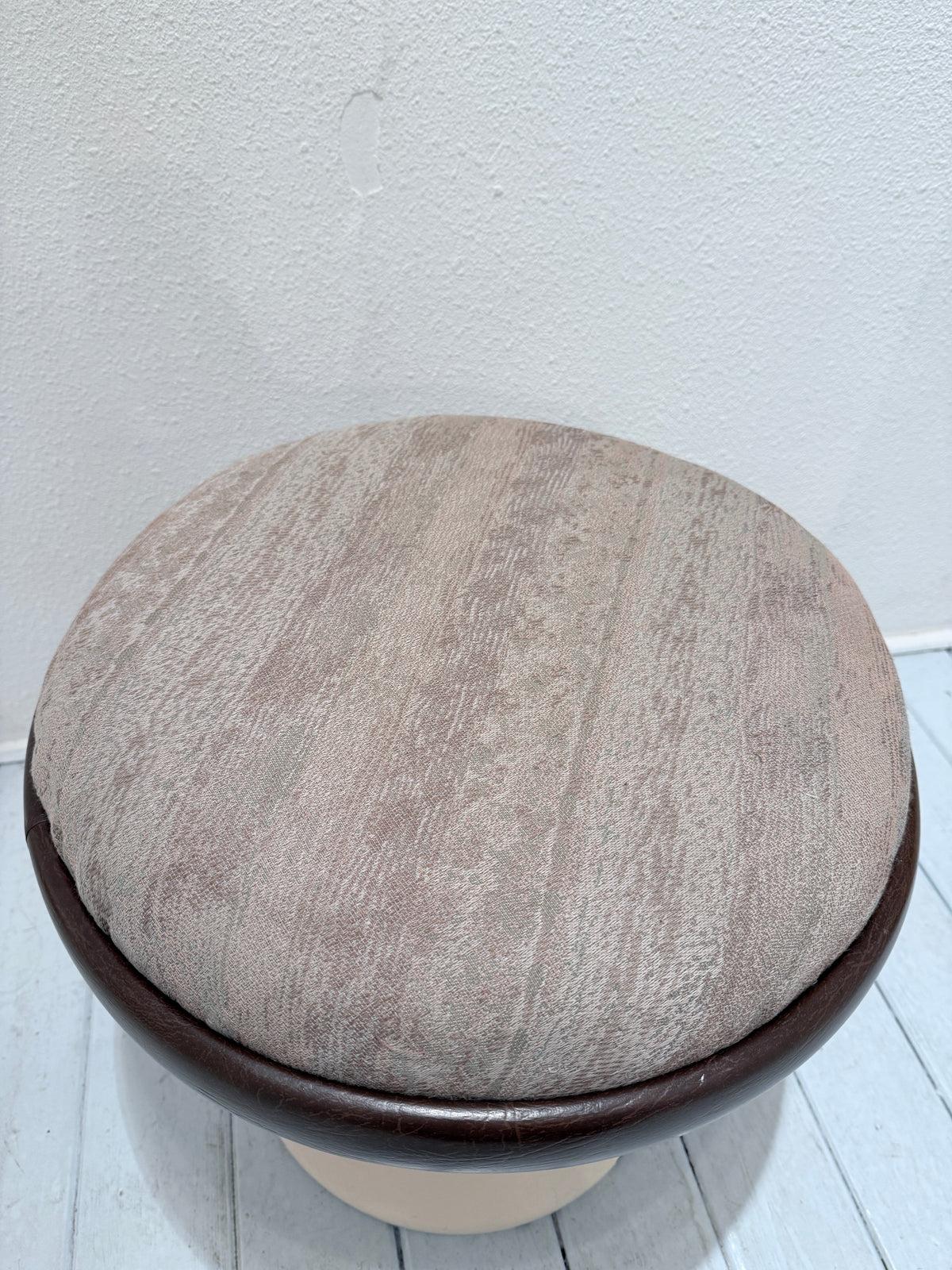 Vintage kruk in Joe Colombo-stijl