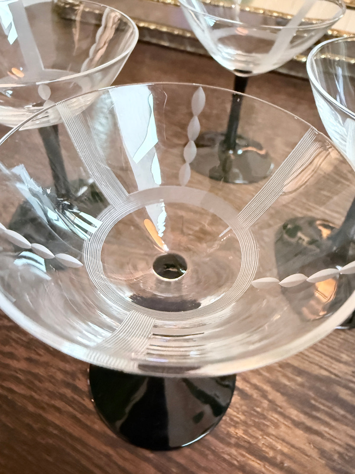 Vintage Art Deco Revival Cocktailglazen met Zwarte Steel – Set van 4
