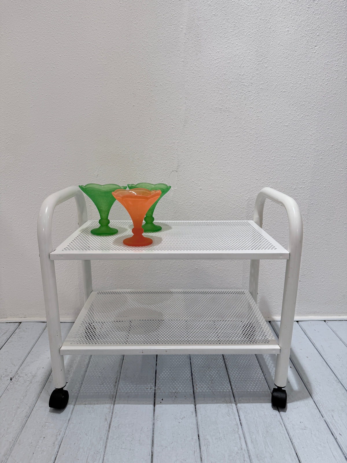 Vintage metalen trolley – wit