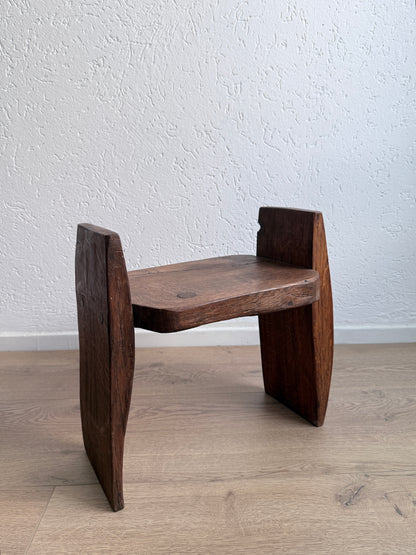 Vintage Brutalistische Sculpturale Kruk / Stoel – Massief Eiken (Wabi-Sabi, Jaren 70)