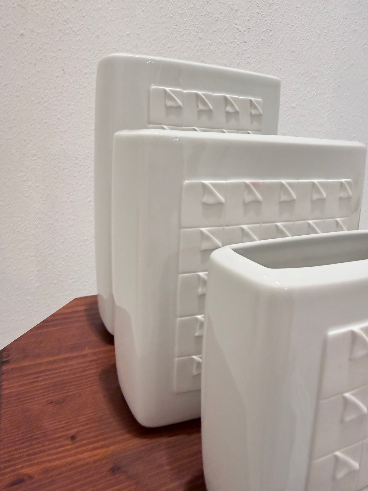 Eye-catching Designervintage: Set van 3 Porseleinen Mid-Century Vazen van Hutschenreuther