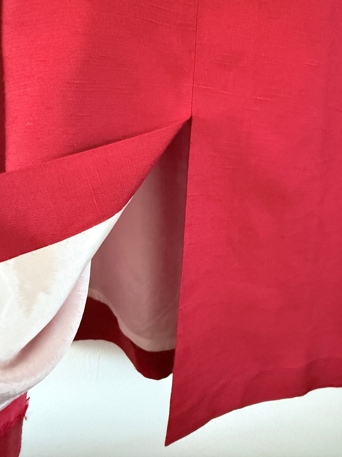 Vintage jaren 70 linnen jurk – Dieprood | Midi jurk met knoopdetail